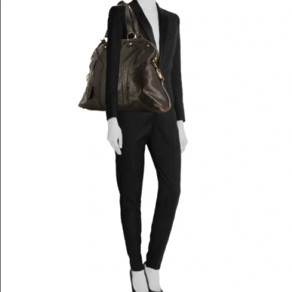 Yves Saint Laurent  Leather Oversized Muse Bag - Picture 2 of 15